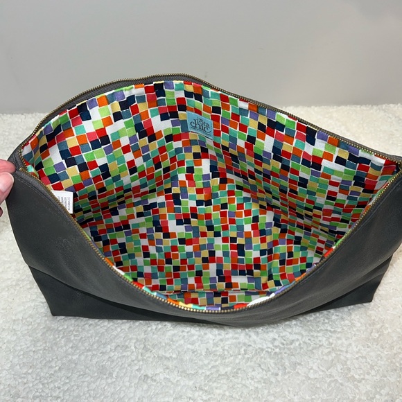 Iota Chic "Mosaic" 3-piece Tote Travel Bag Set Black Exterior - Picture 10 of 12